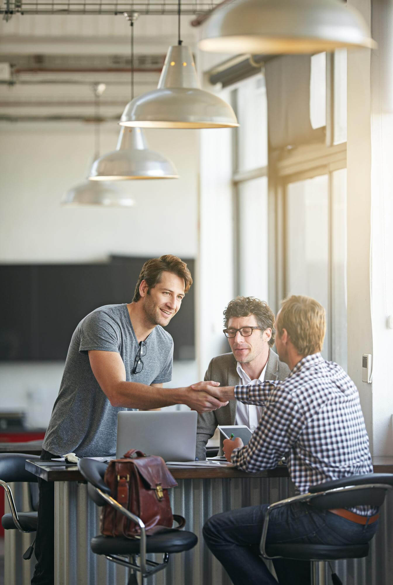 Personas asistiendo a un evento de startups